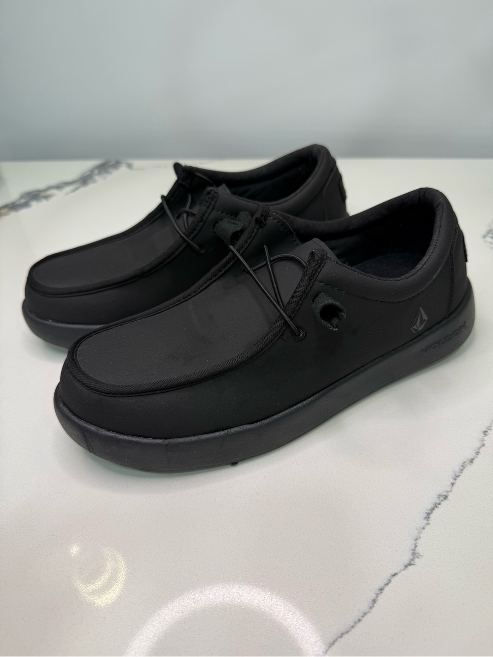 Volcom Chill Men's Casual Work Shoe Size 6.5W or Women's 8.5W